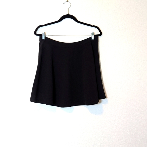 NWOT SHEIN Elegant Black Skater Skirt - Picture 1 of 3